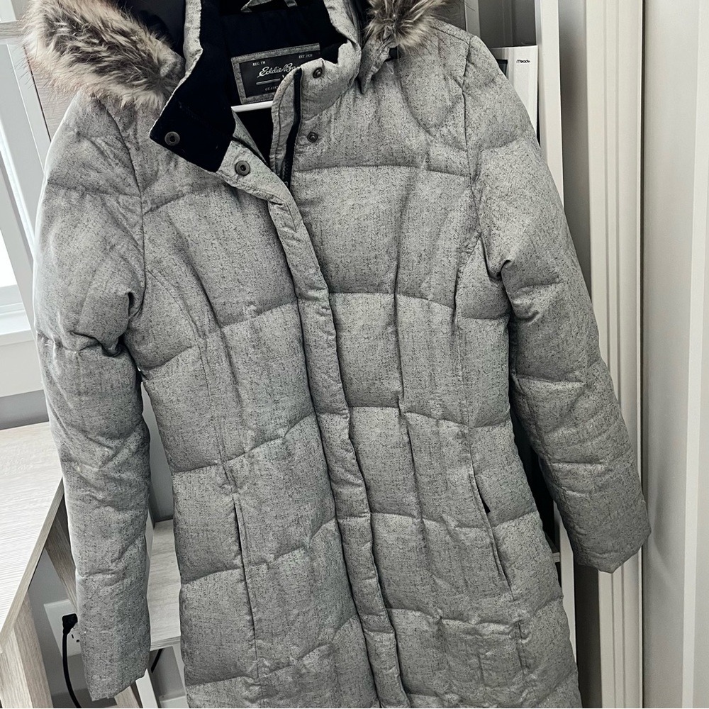 Eddie Bauer mid thigh length winter puff coat. Gray Sz Med Tall. Almost new